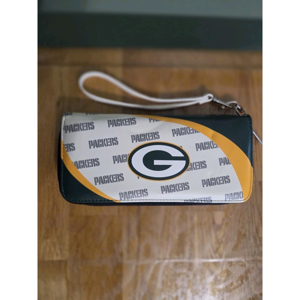 Green Bay Packers Curve Zip Organizer Wristlet Wallet Iconic "G" Logo